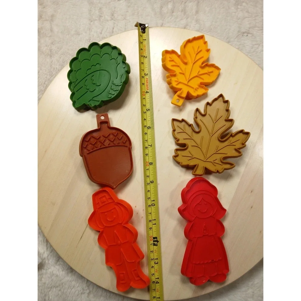 Vintage Hallmark Thanksgiving Fall Hard Plastic 1975 Cookie Cutters